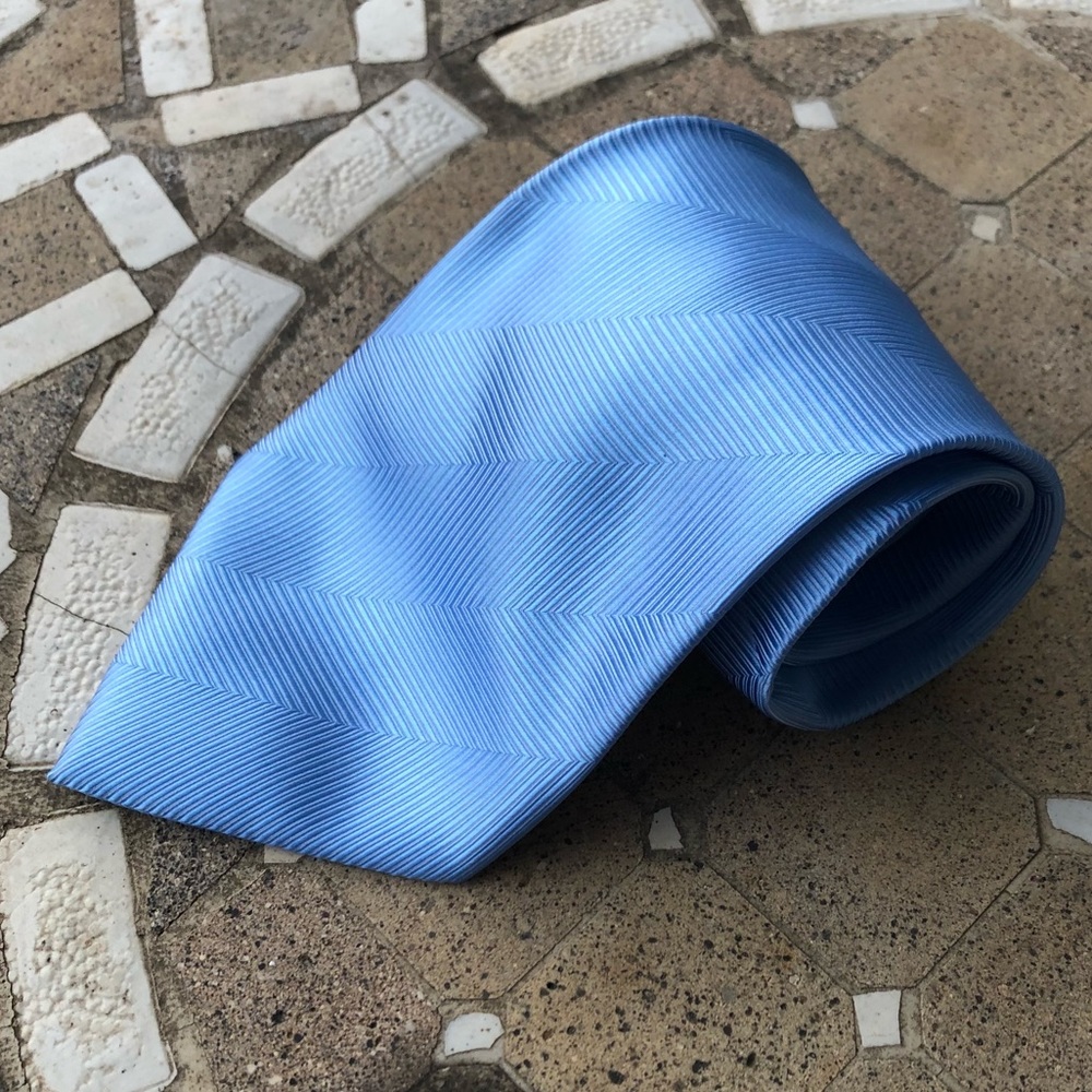 Baby Blue Hugo Boss Silk Tie w/ Discrete Pattern